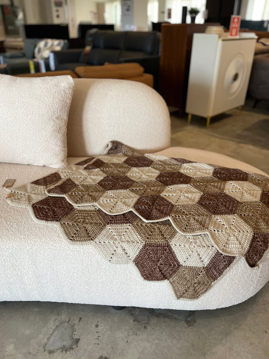 crochet blanket, throw blanket, hexagon motifs, cosy warm colours, browns, beiges, handmde, cotton-blend, wool-sensitive